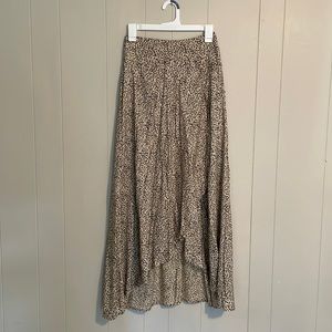 Size M high waisted high low leopard skirt
